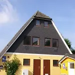 6 Personen Mit 4 Schlafzimmern, Infrarotwaermekabine, Mit Blick Auf Den Weltschiffahrtsweg In Holiday home Otterndorf