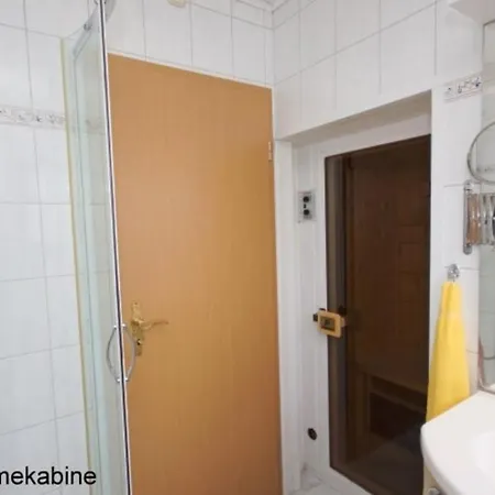6 Personen Mit 4 Schlafzimmern, Infrarotwaermekabine, Mit Blick Auf Den Weltschiffahrtsweg In *